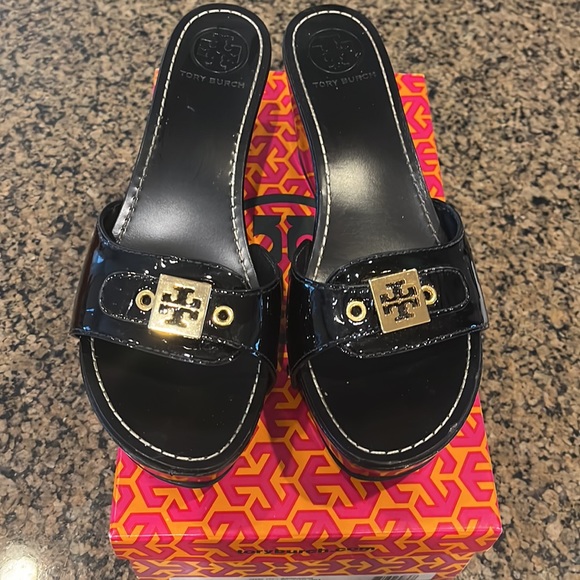 Tory Burch size 8 wedge sandal Rosie patent leather - Picture 2 of 5